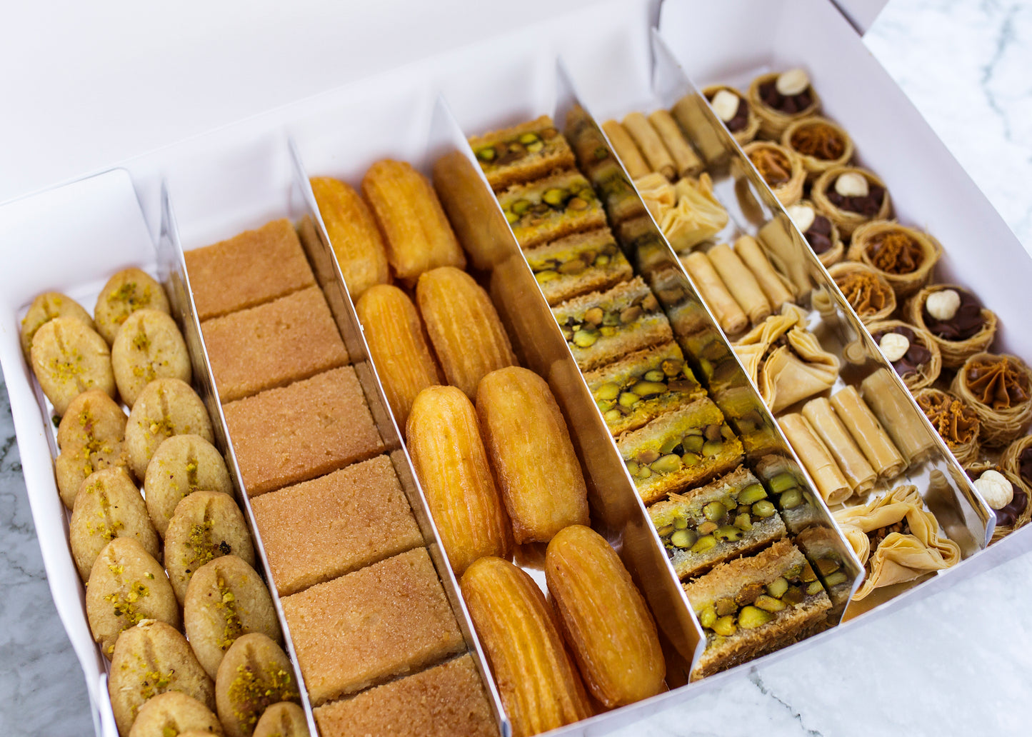 The Big Oriental Mix Box علبة حلويات شرقية