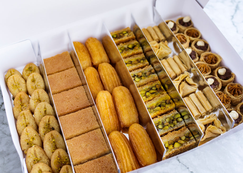 The Big Oriental Mix Box علبة حلويات شرقية